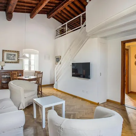 Maggio In Apartamento *