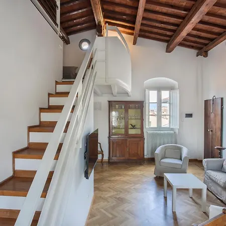 Maggio In Apartamento *
